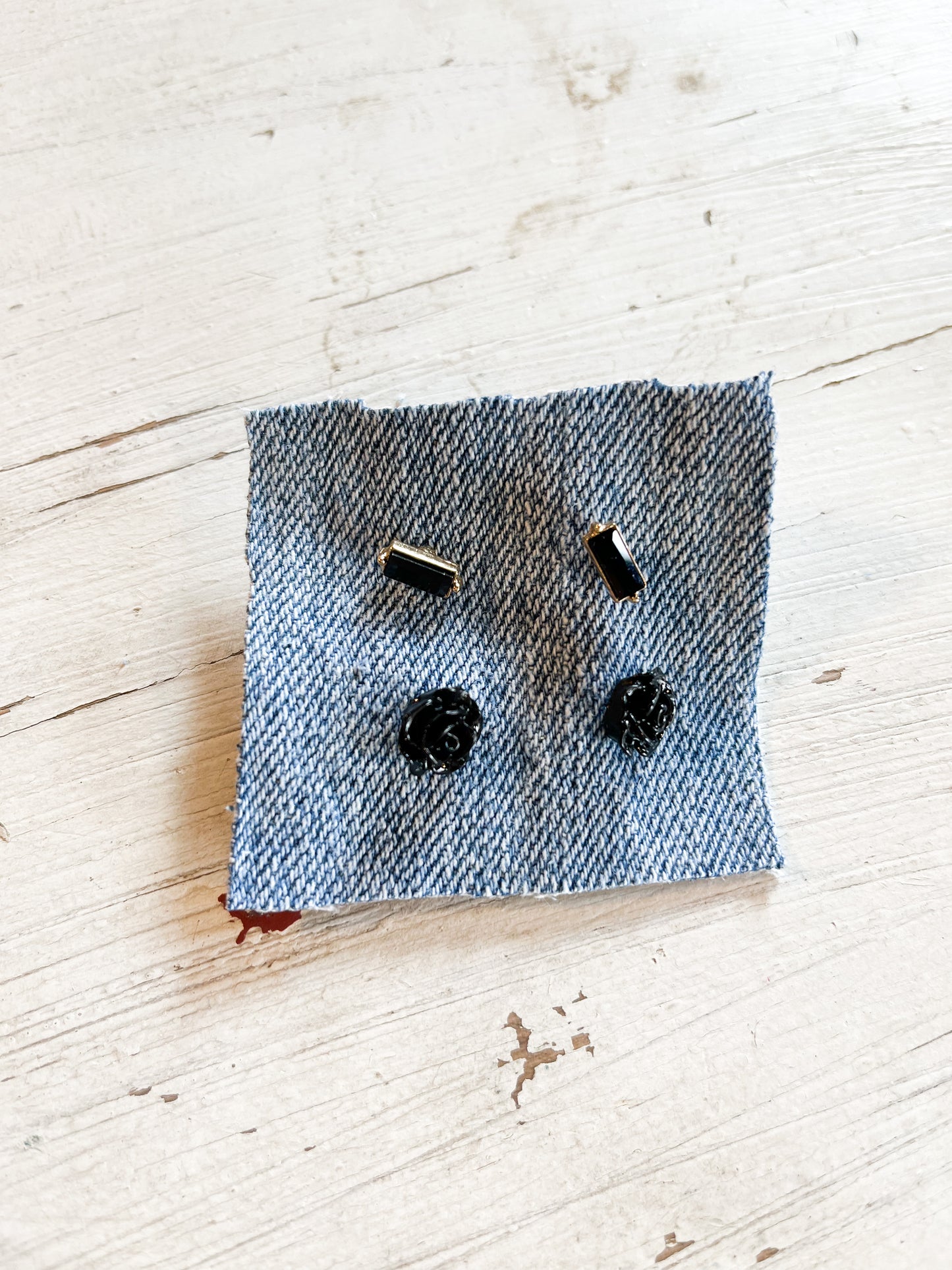 Black rhinestone and rose stud set