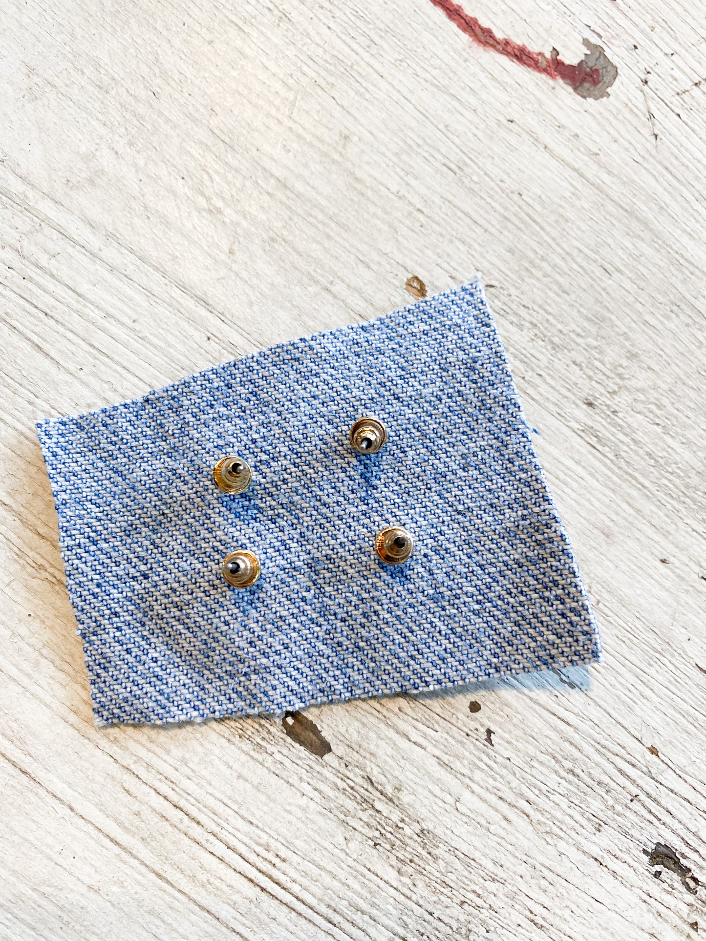 Daisy and hearts gold earring stud set