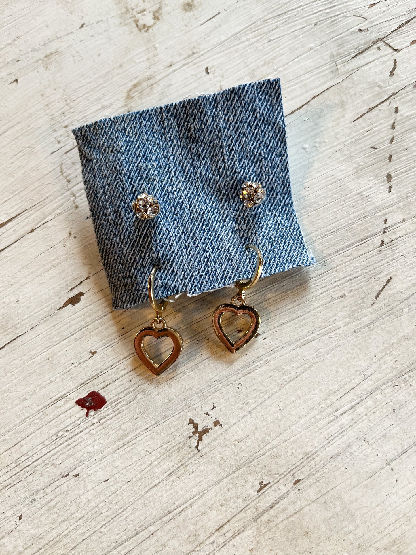 Rhinestone ball and heart dangle stud set