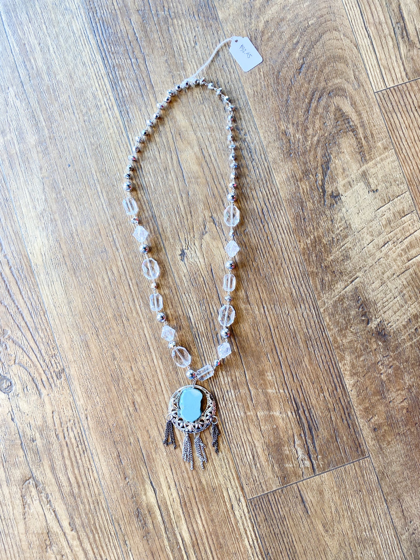 Howlite stone western pendant beaded necklace