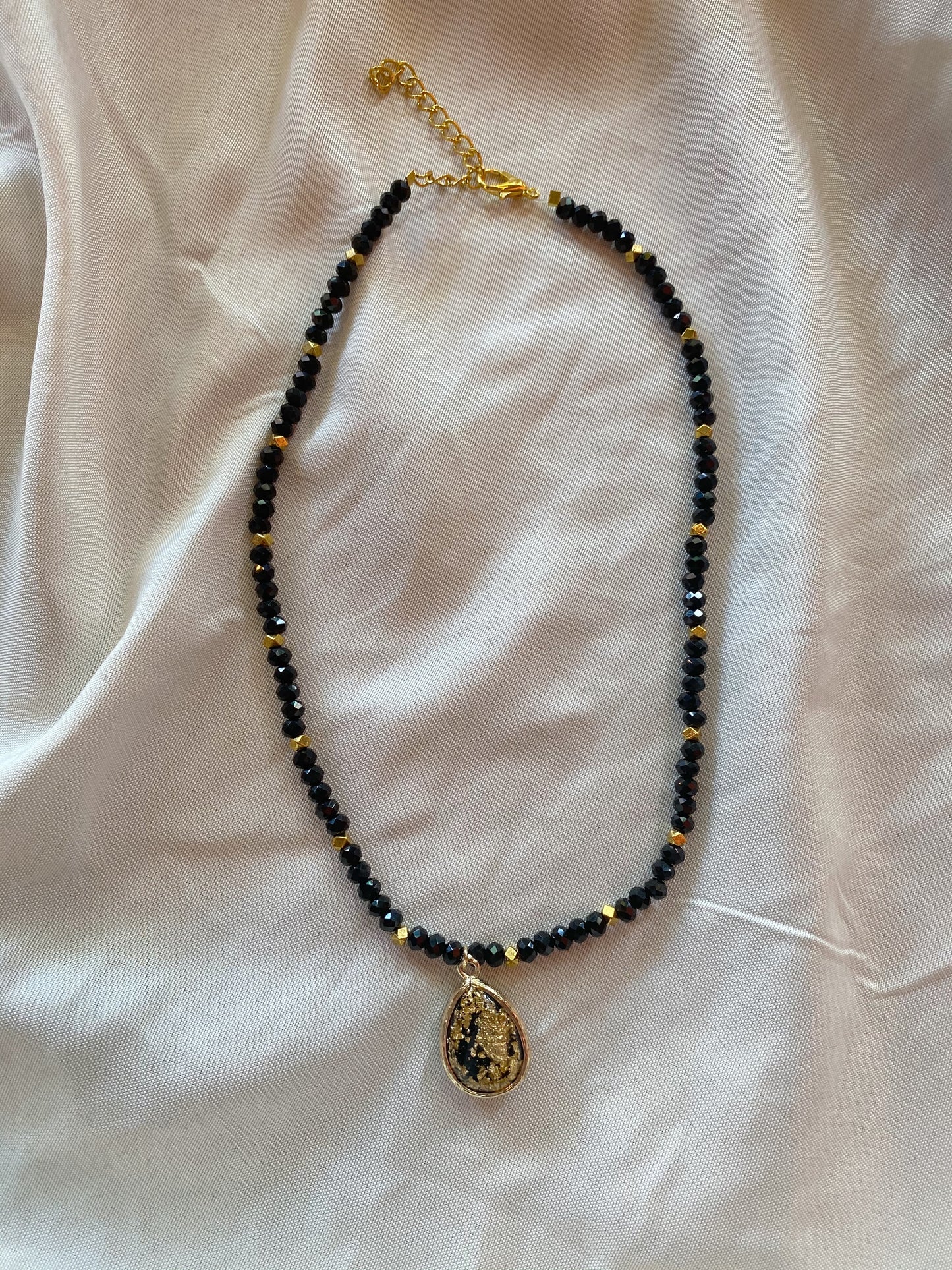 Gold Flake Teardrop Pendant Beaded choker necklace