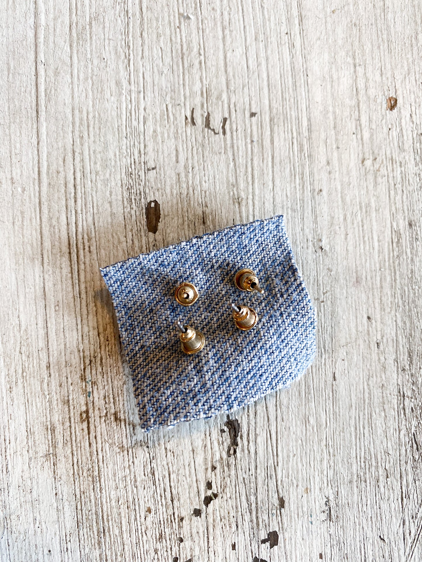 Blue rhinestone and roses gold earring stud set